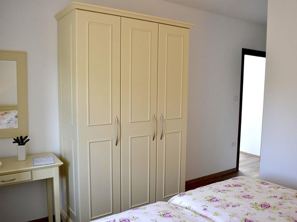 Holiday Home Mate Tinjan 部屋 写真