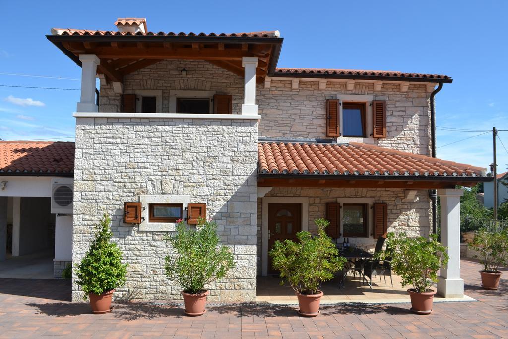 Holiday Home Mate Tinjan 部屋 写真