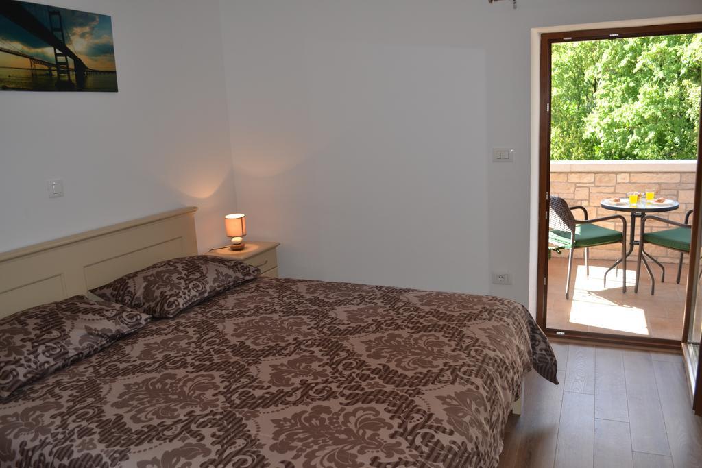 Holiday Home Mate Tinjan 部屋 写真