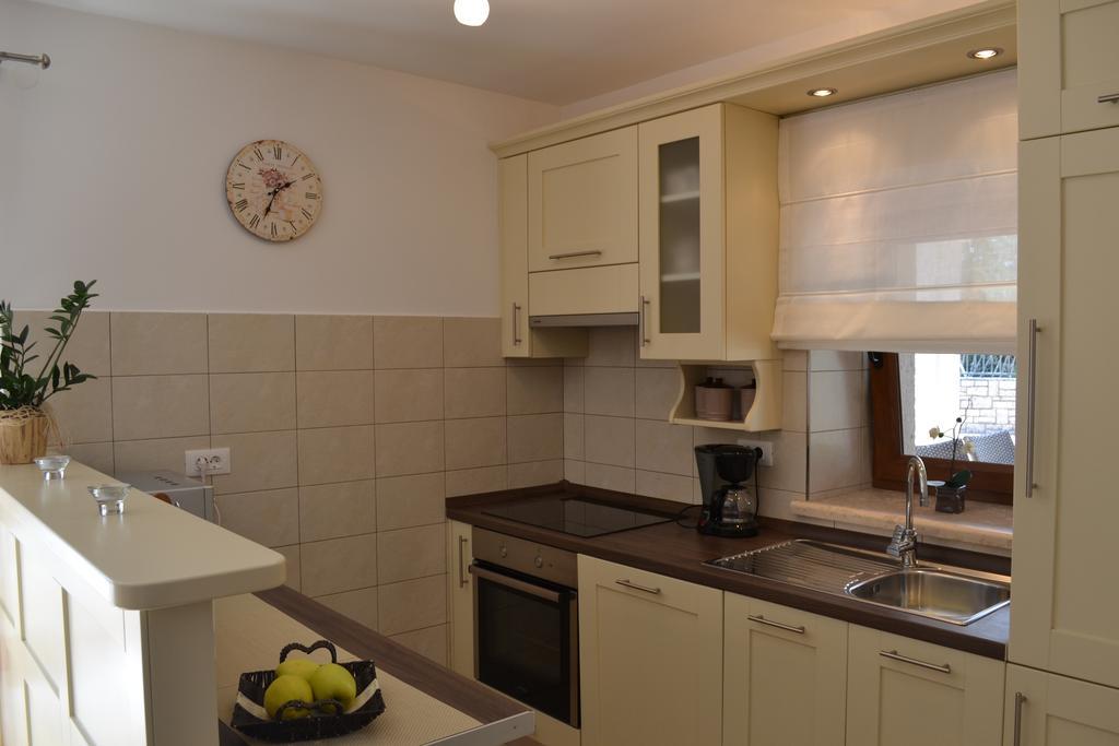 Holiday Home Mate Tinjan 部屋 写真