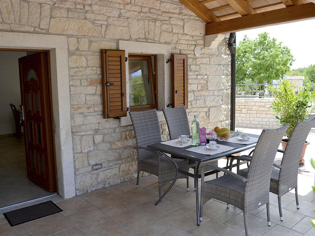 Holiday Home Mate Tinjan 部屋 写真